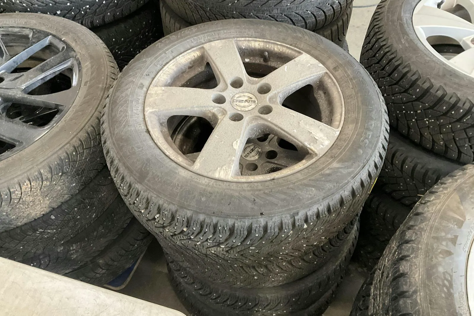 Vehicle image 13