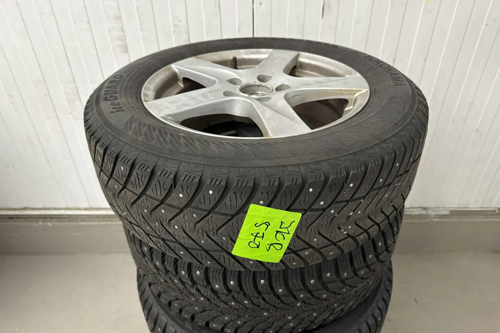 Vehicle image 15