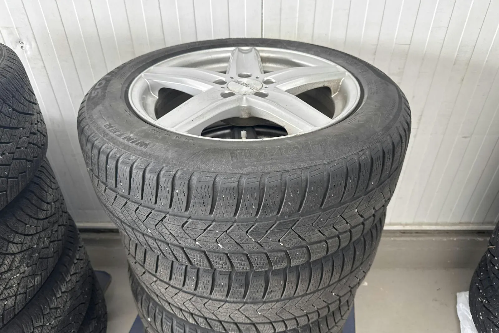 Vehicle image 15