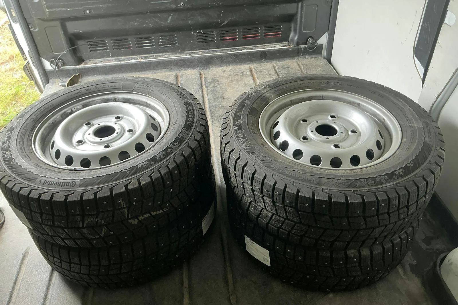 Vehicle image 14