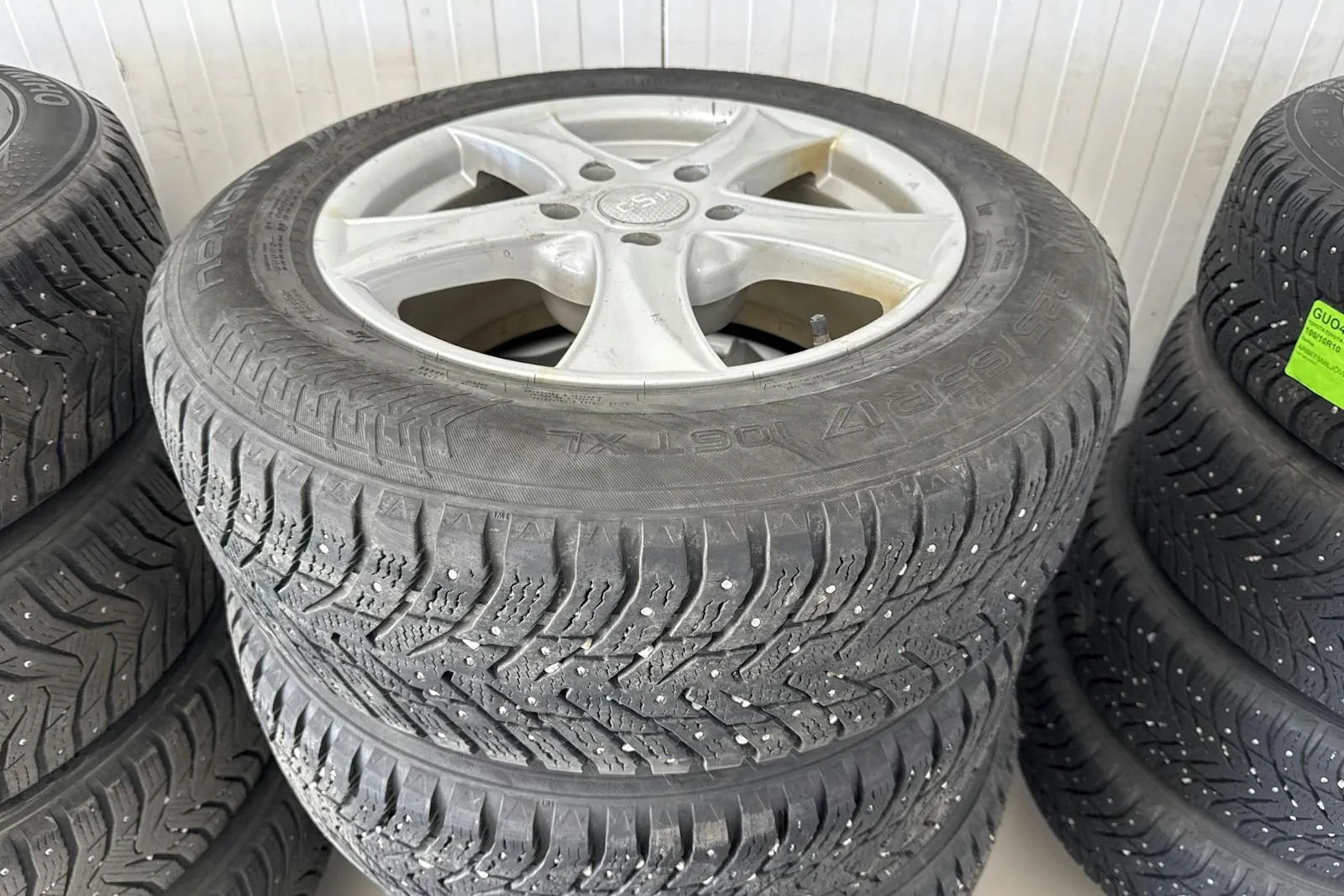 Vehicle image 15