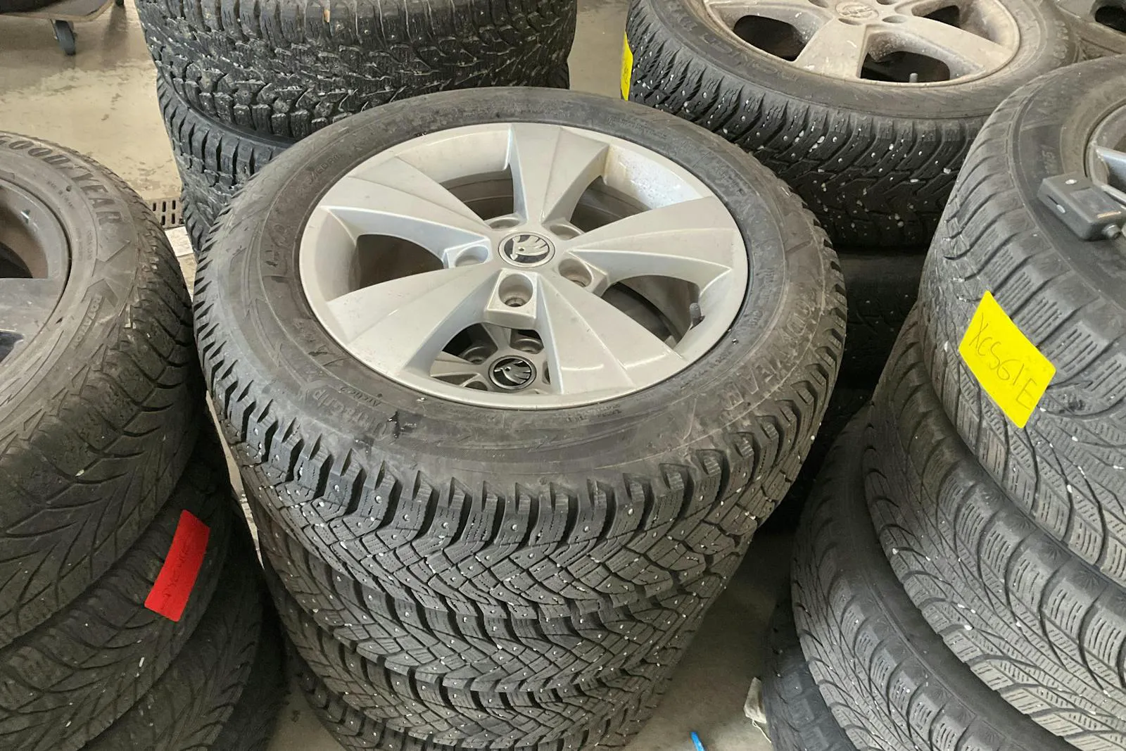 Vehicle image 15