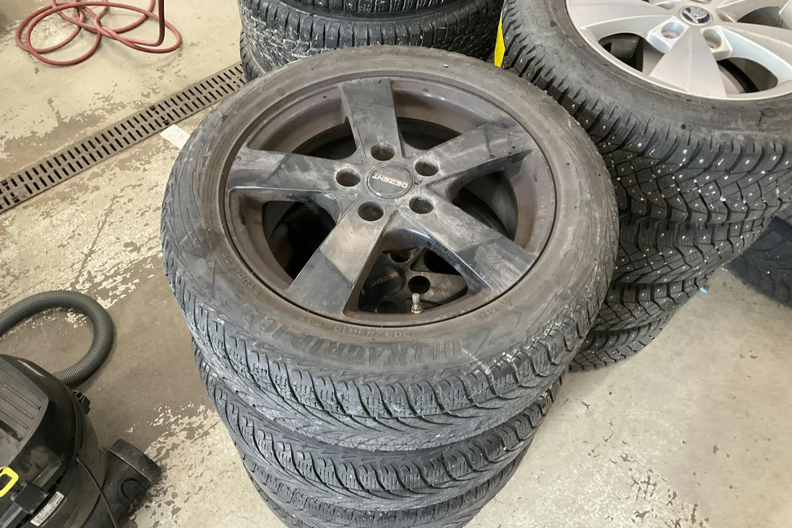Vehicle image 13