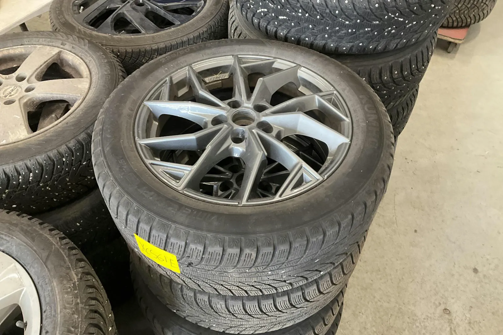 Vehicle image 15