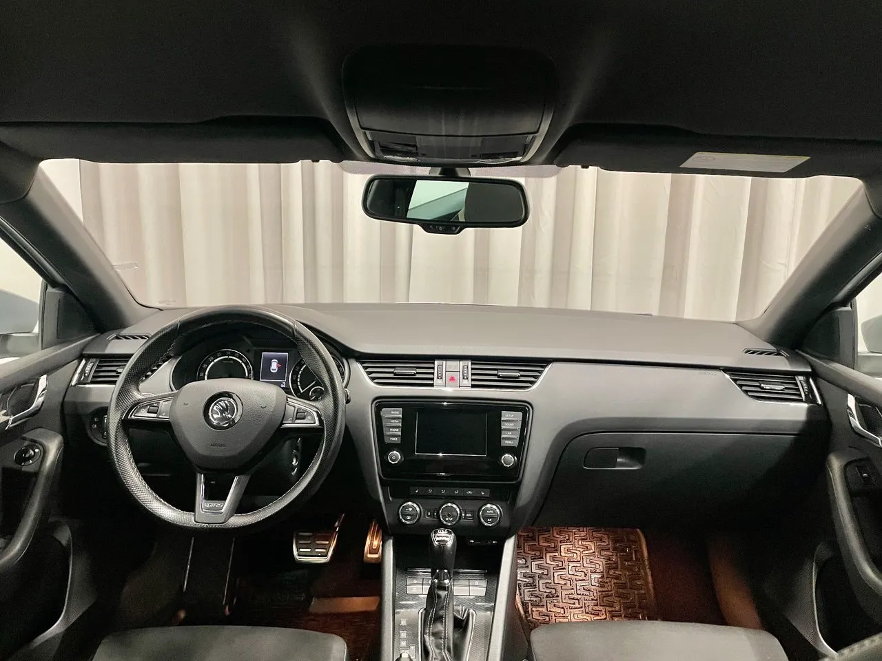 Vehicle image 16