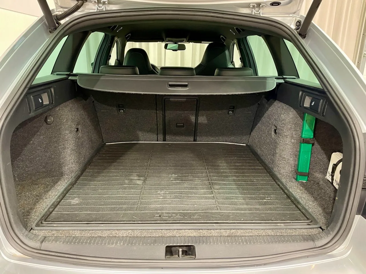 Vehicle image 21