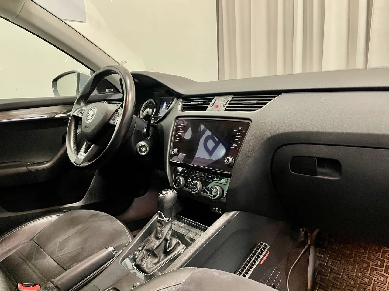 Vehicle image 22