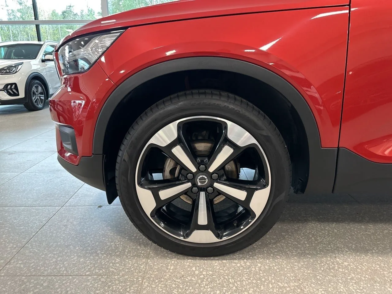 Vehicle image 16