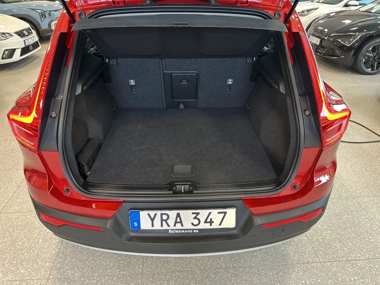 Vehicle image 13