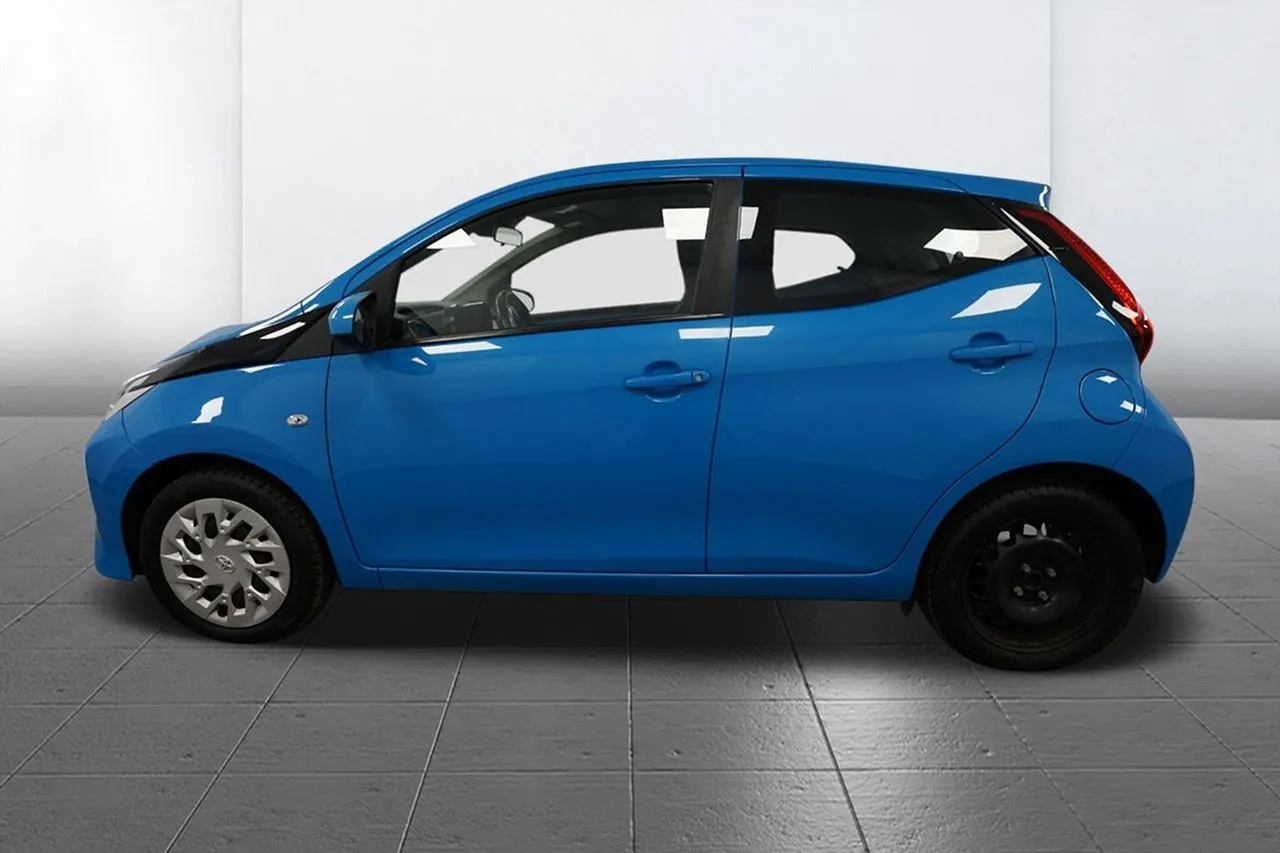Vehicle image 7