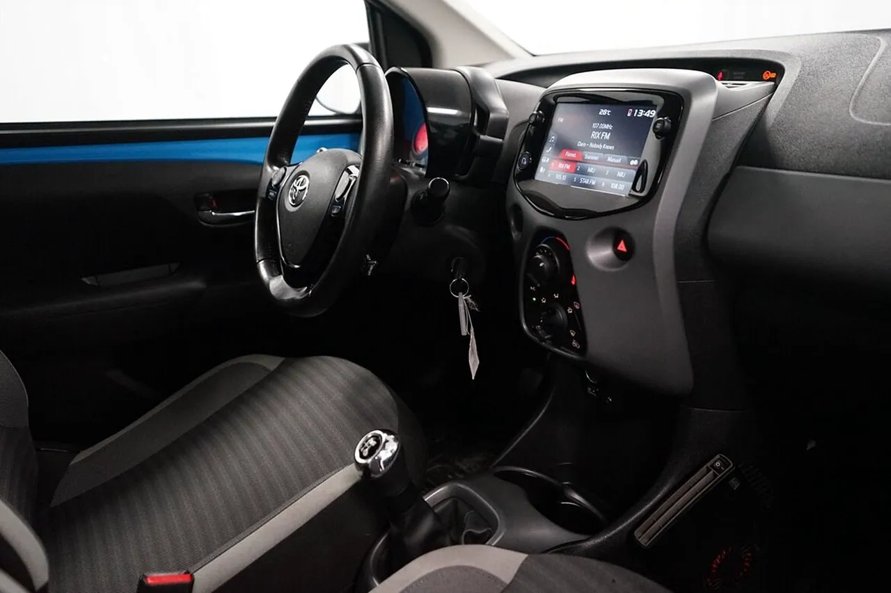 Vehicle image 13