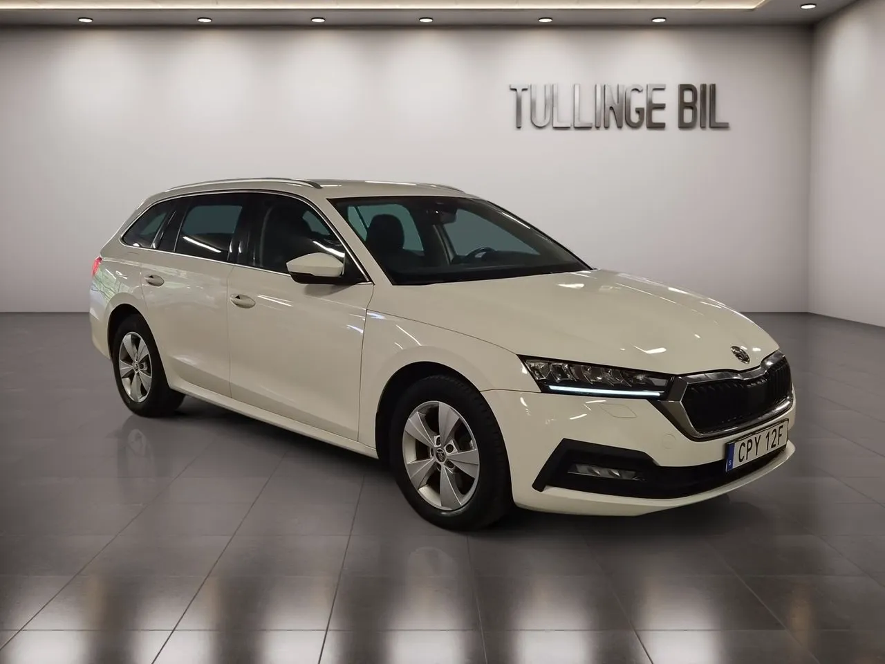 Vehicle image 6