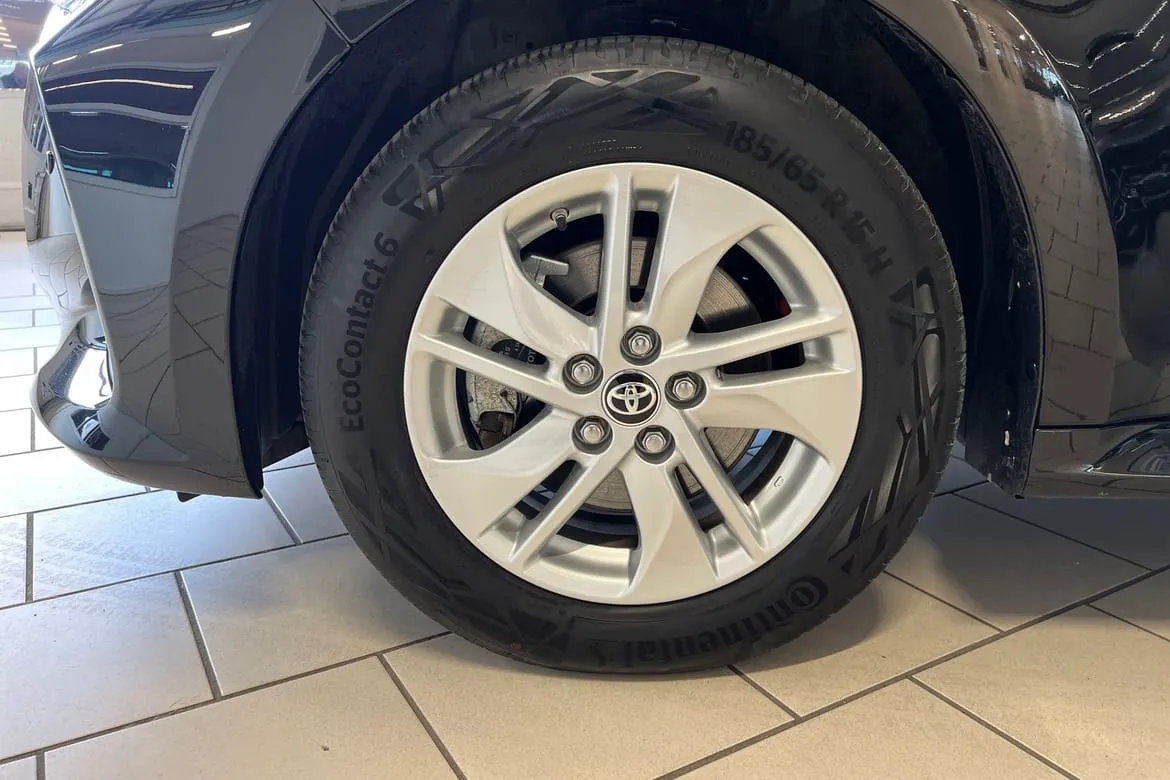 Vehicle image 16