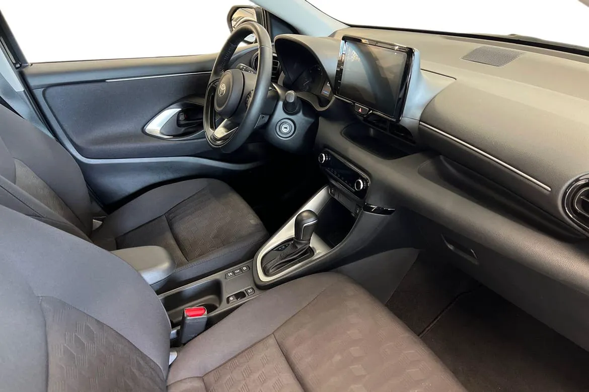Vehicle image 6