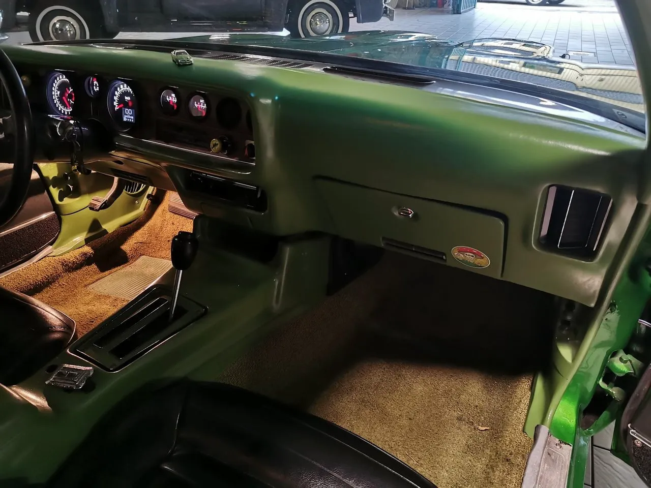 Vehicle image 15