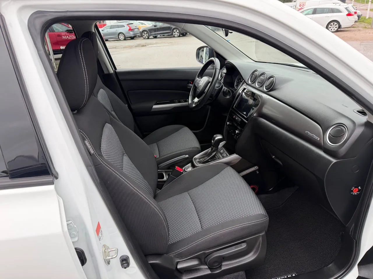 Vehicle image 9