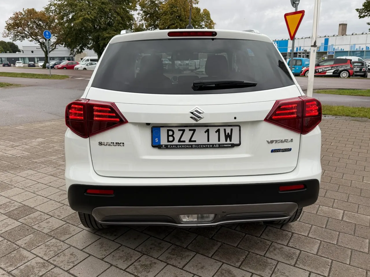 Vehicle image 4