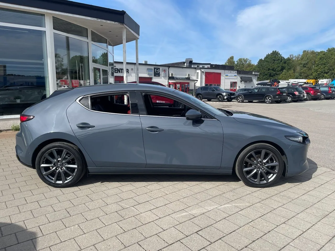 Vehicle image 3
