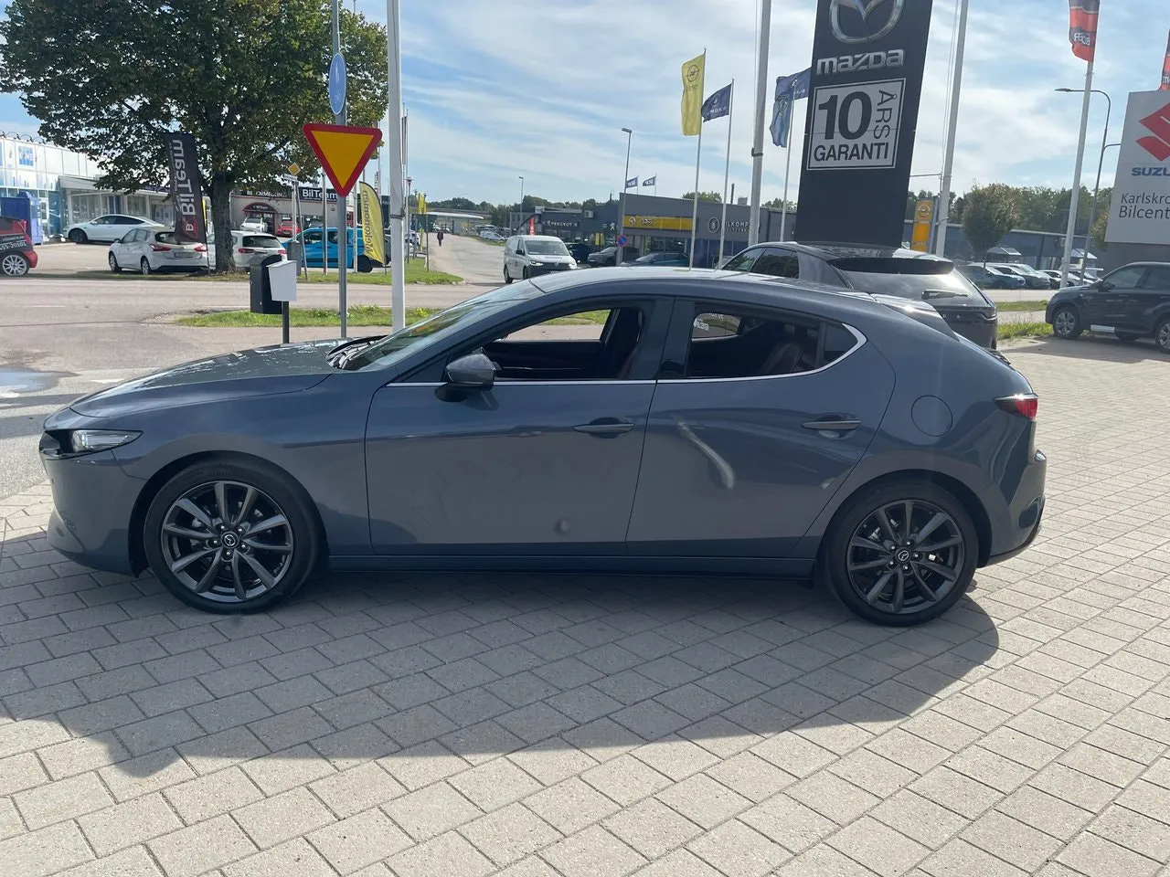 Vehicle image 7