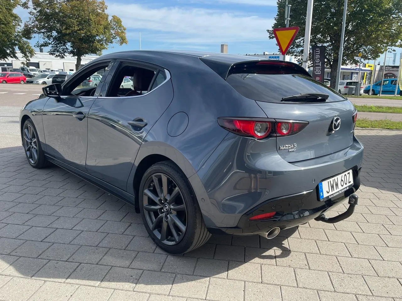 Vehicle image 6