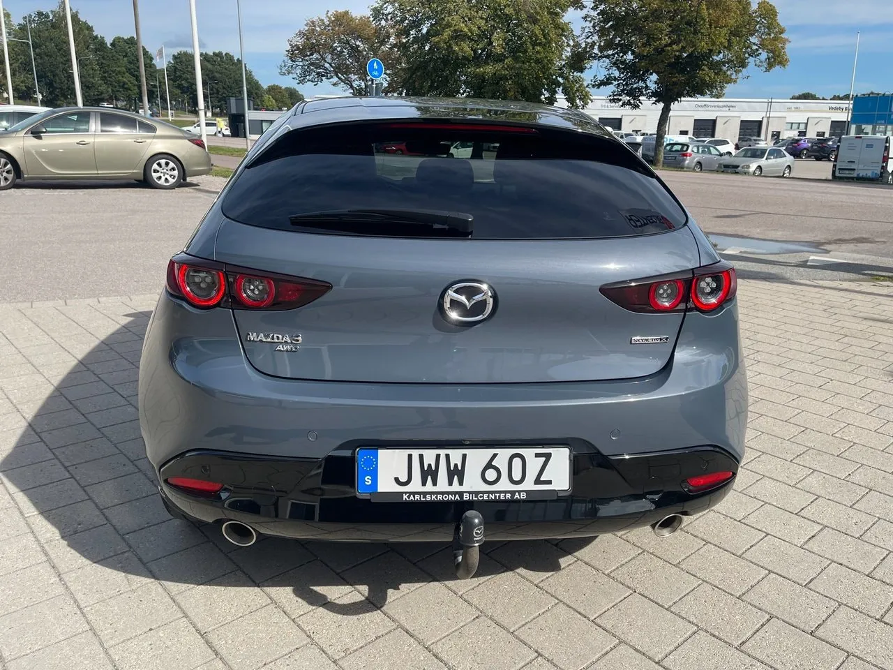 Vehicle image 5