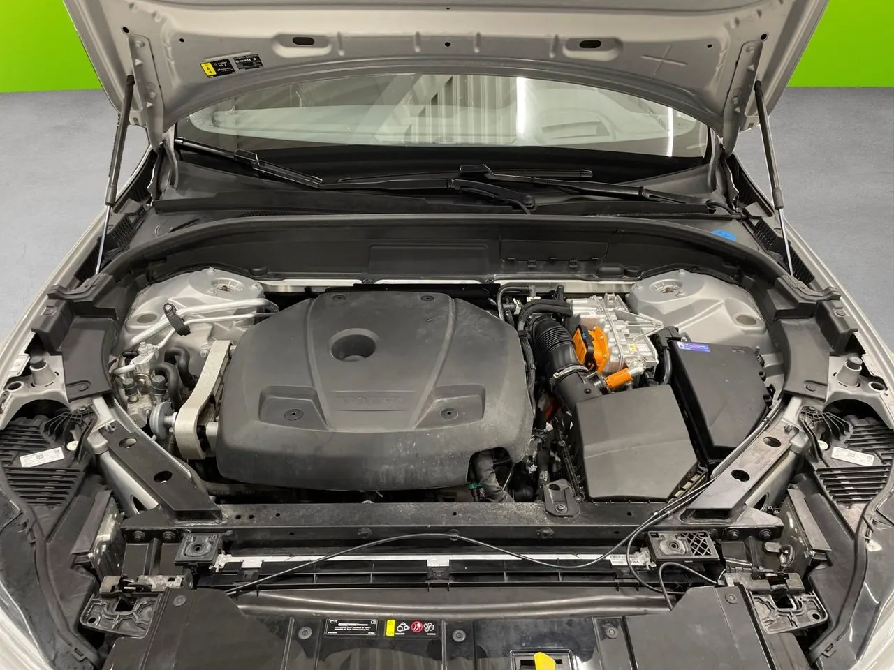 Vehicle image 16