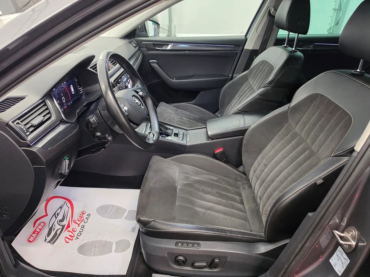 Vehicle image 16