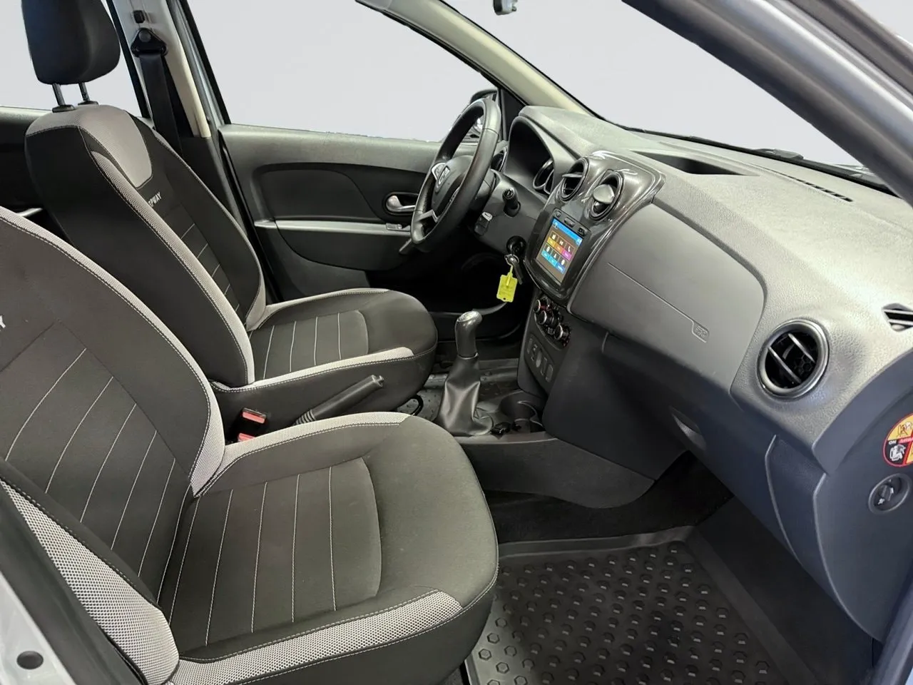 Vehicle image 13