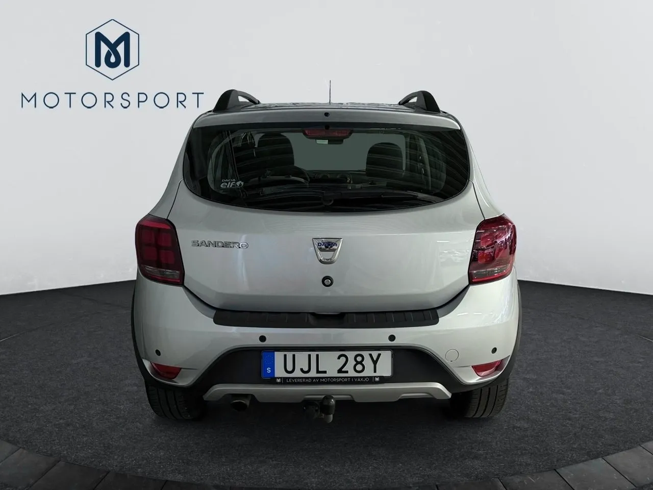 Vehicle image 3