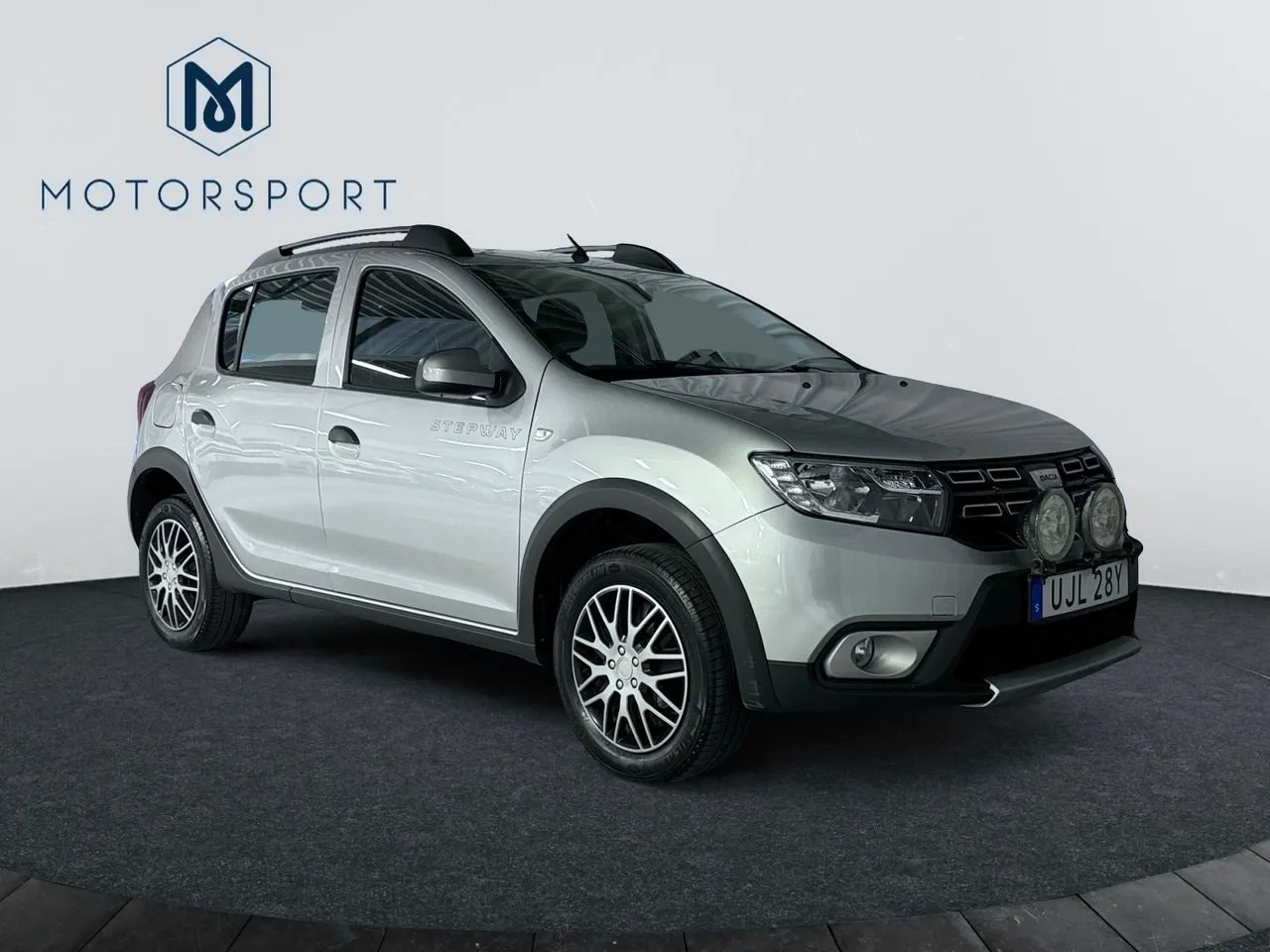 Vehicle image 7