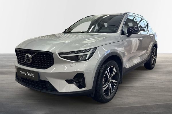 Volvo XC40 B3 FWD Bensin Plus Dark - 2025