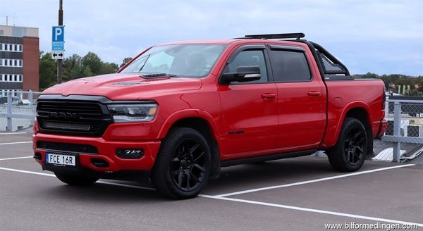 Dodge Ram 5.7 V8 HEMI Laramie Night Edition 4x4 S/V-hjul - 2022