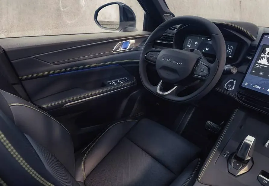 Vehicle image 4