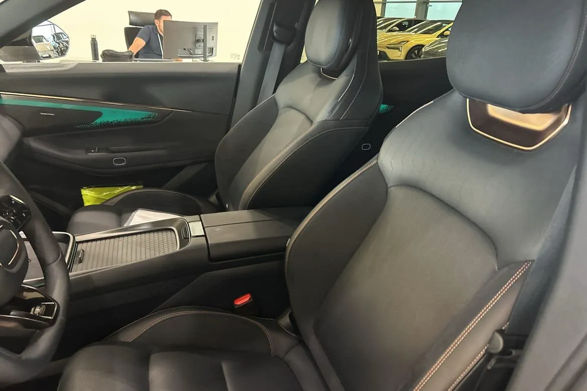 Vehicle image 22
