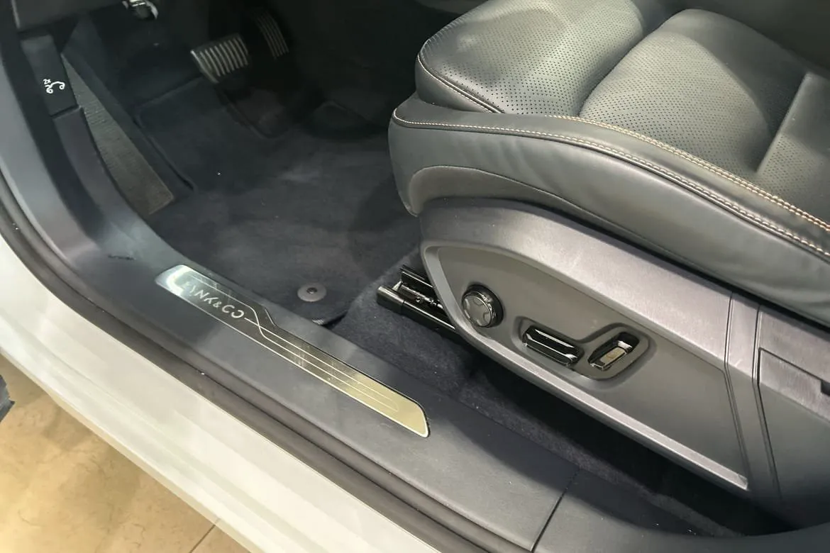 Vehicle image 20
