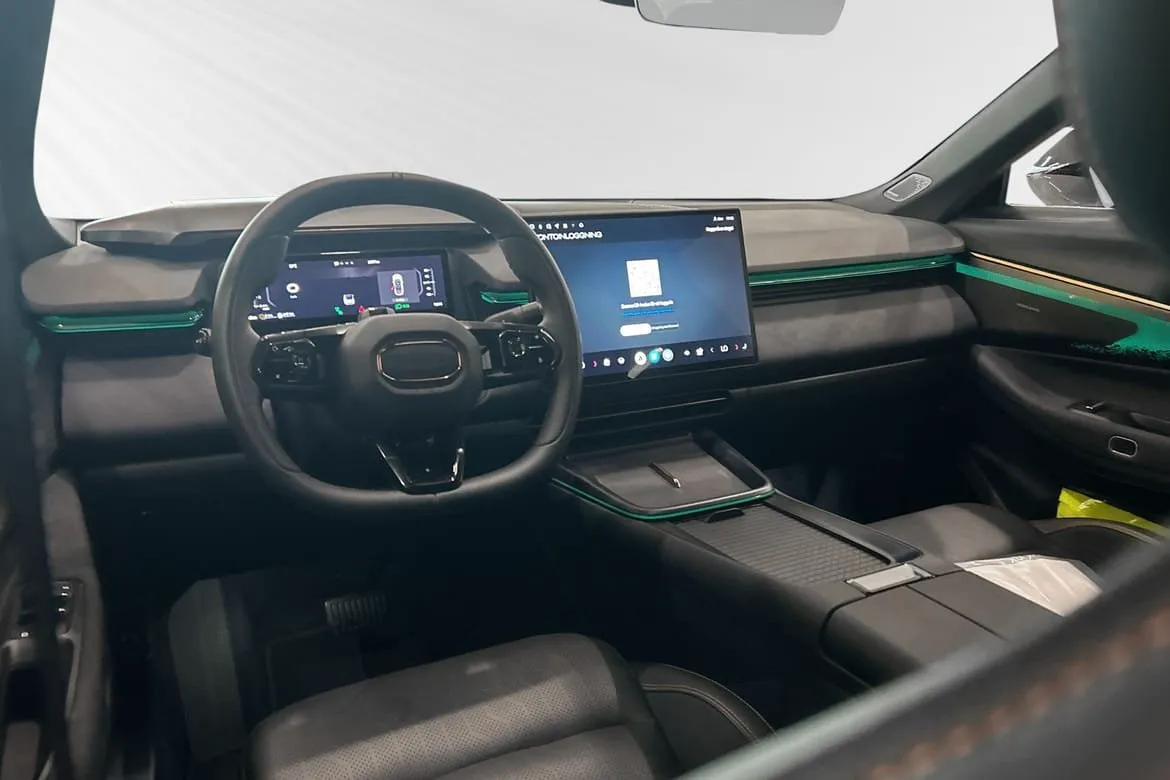 Vehicle image 7