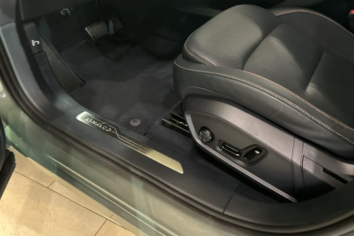 Vehicle image 21