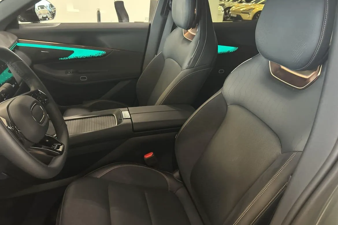 Vehicle image 22