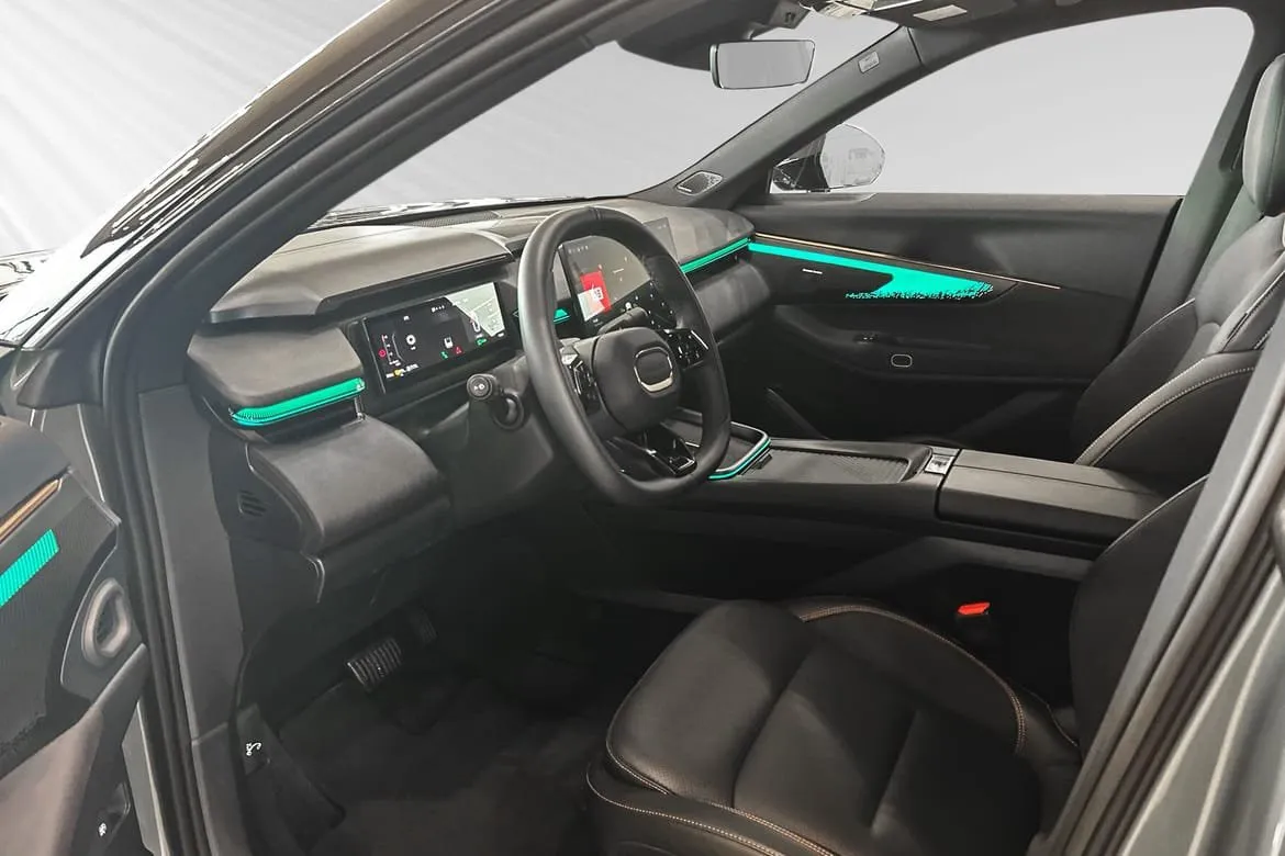 Vehicle image 5