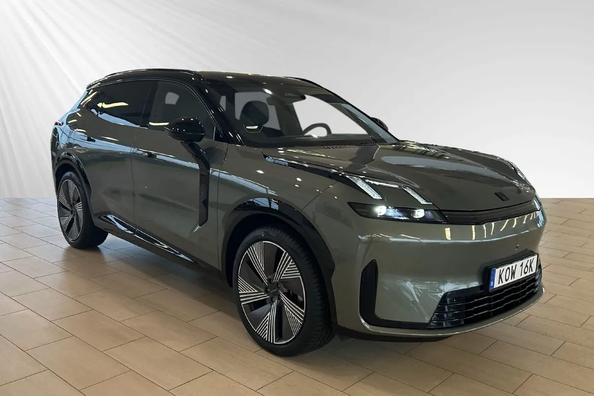 Vehicle image 4