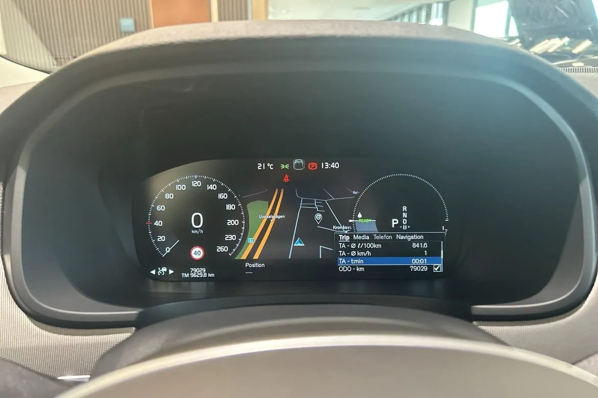 Vehicle image 32