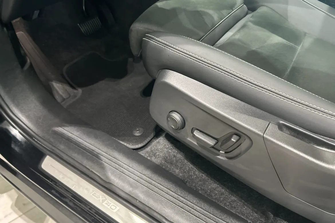Vehicle image 21