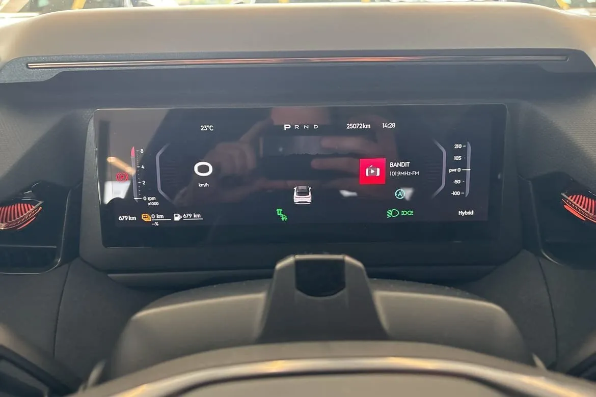 Vehicle image 19