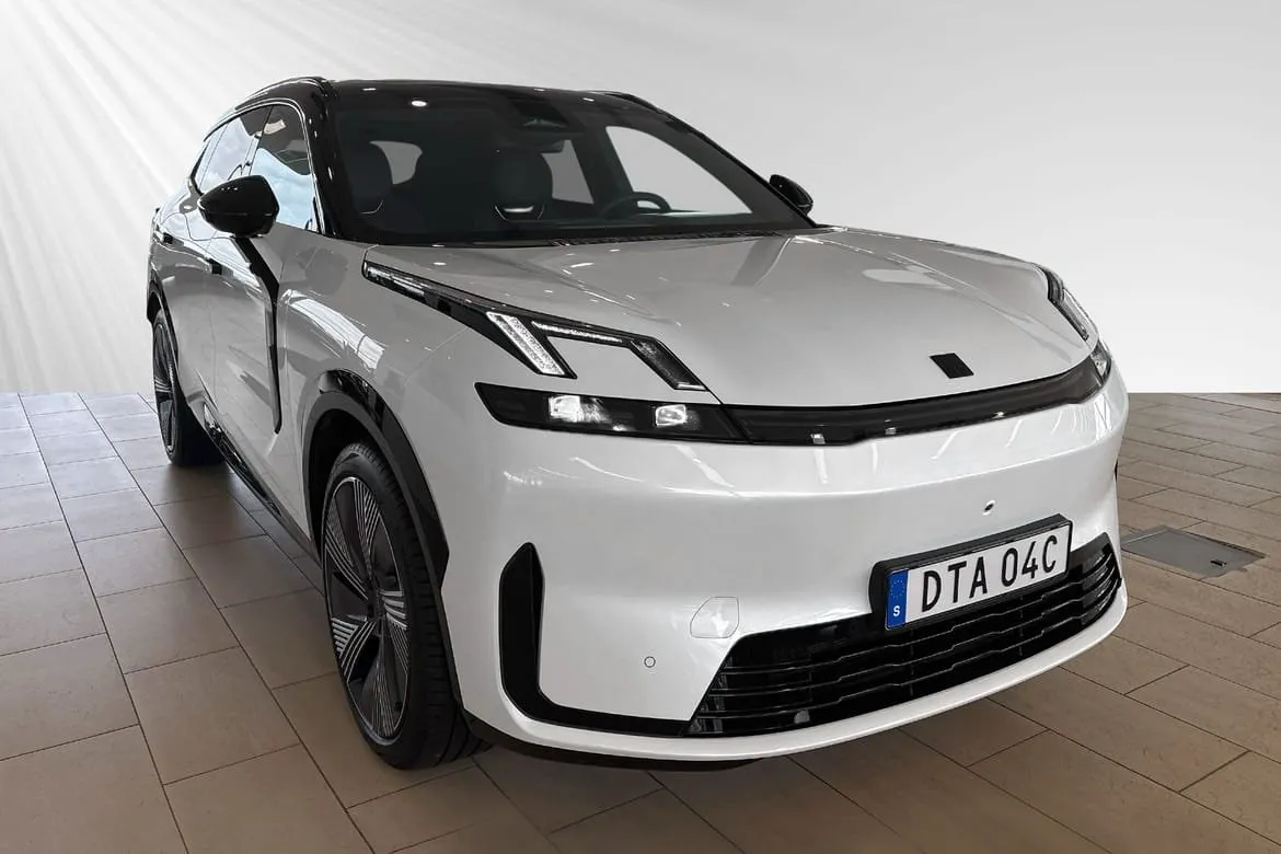 Vehicle image 4