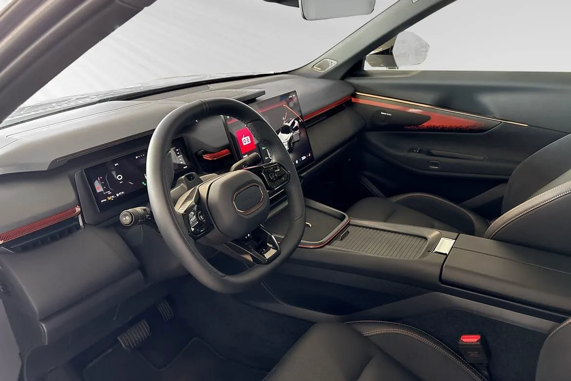 Vehicle image 5
