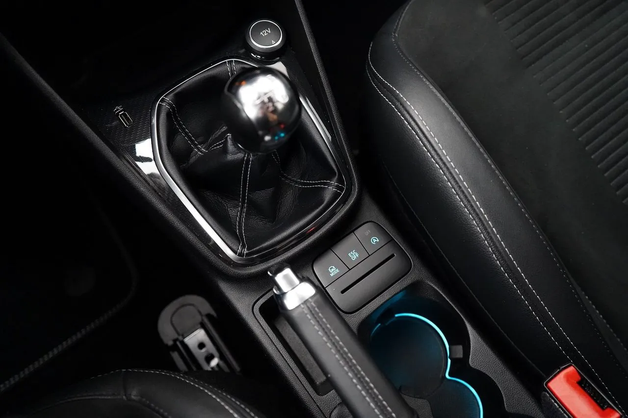 Vehicle image 14