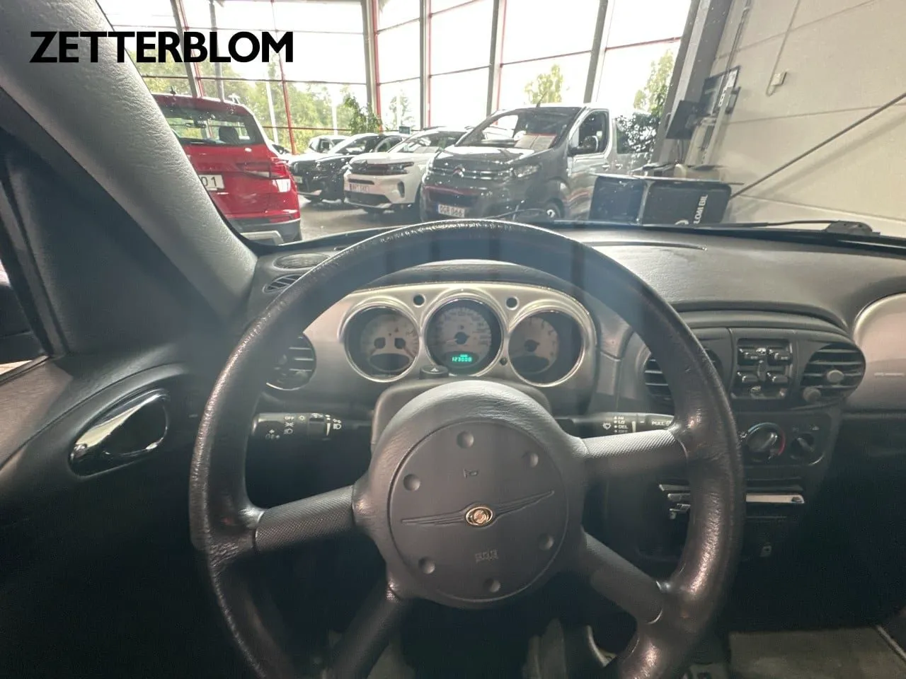 Vehicle image 10