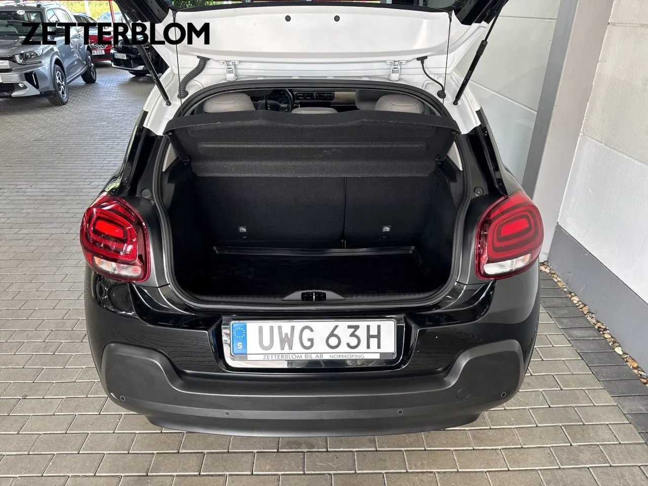 Vehicle image 5