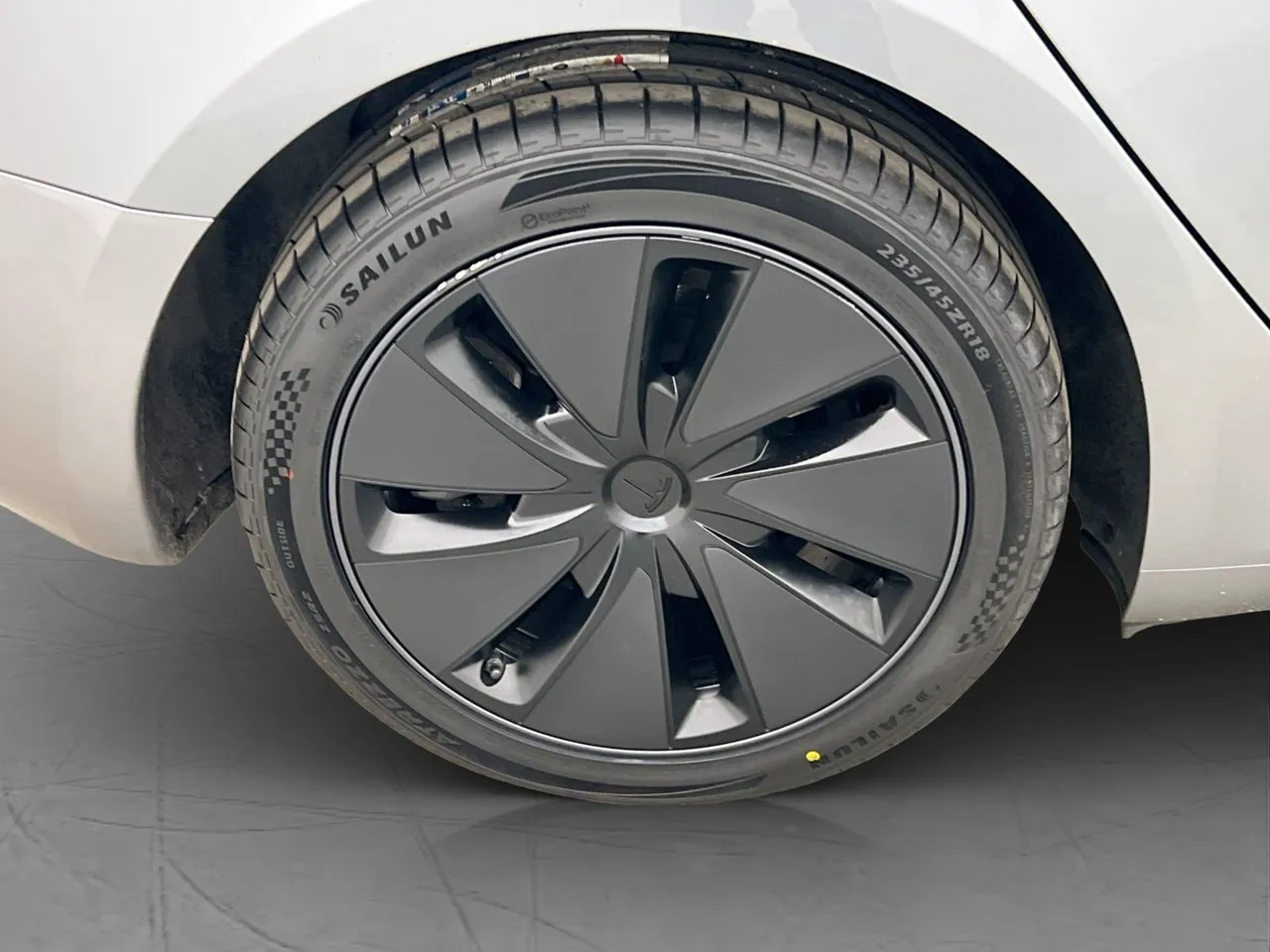Vehicle image 33