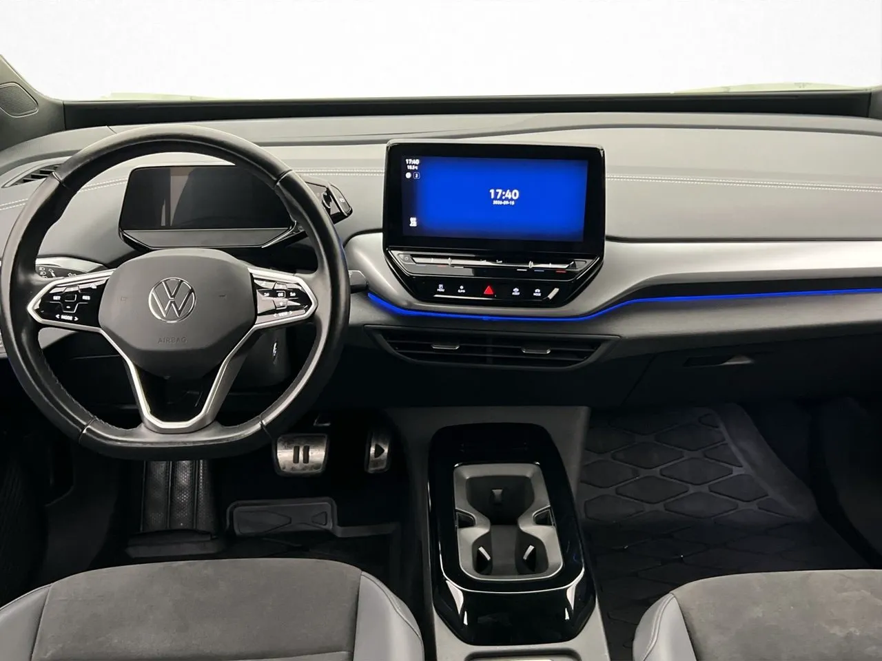 Vehicle image 18